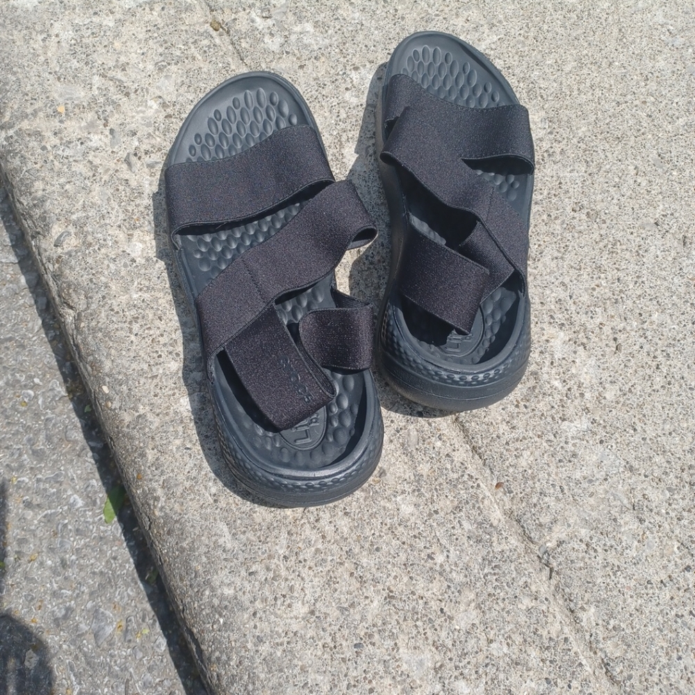 Strappy stretch crocs by lite Ride black women size 7 black
